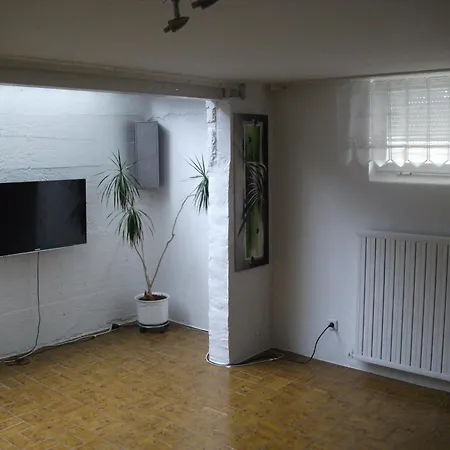 Lägenhet Helle Grosse Souterrainwohnung Mit Eigenem Eingang *