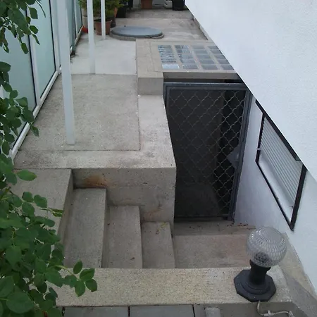 Helle Grosse Souterrainwohnung Mit Eigenem Eingang شقة انترهاشنغ